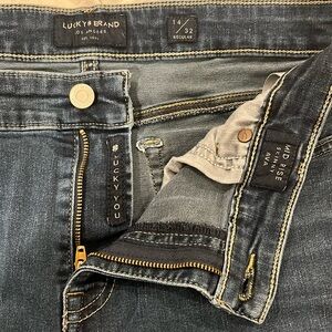 Lucky brand size 14/32 regular mid rise skinny Ava